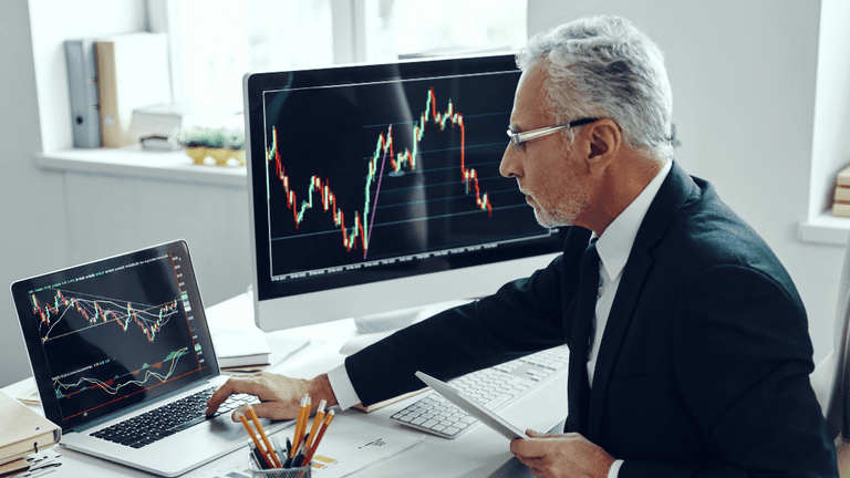 U.S. Markets Navigate Volatility as Investors Reassess Tech, AI, and Corporate Outlooks