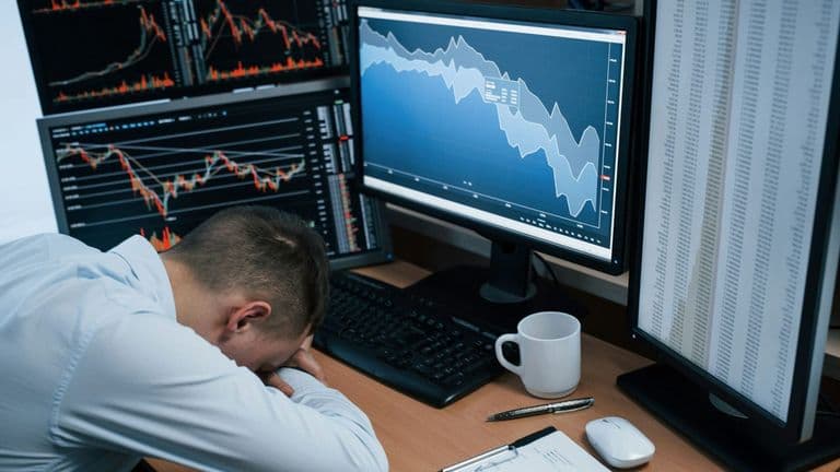 U.S. Markets Plunge as Trump Unveils Sweeping Tariffs on EU Imports and Apple Products