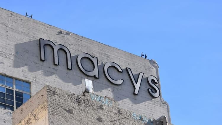 Macy’s Slashes 2025 Profit Forecast Amid Tariff Pressures and Slowing Consumer Spending