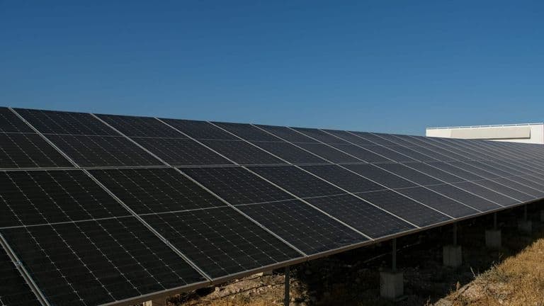 U.S. Solar Energy Capacity Doubles in 2025, Driving Clean Power Revolution