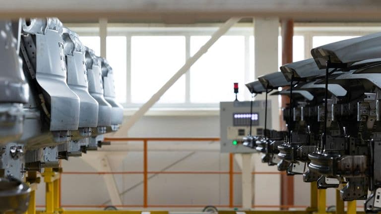 AI Breakthrough Boosts U.S. Manufacturing Efficiency by 30% in 2025