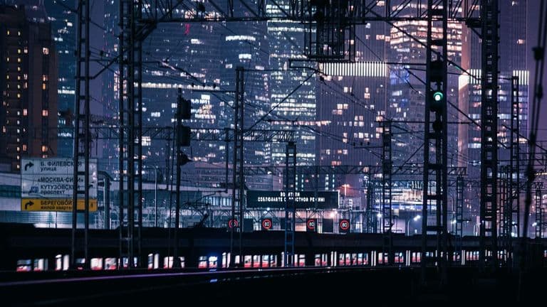 Navigating Tech Resilience: Generative AI, Supply-Chain Diversification, and Trust in 2025