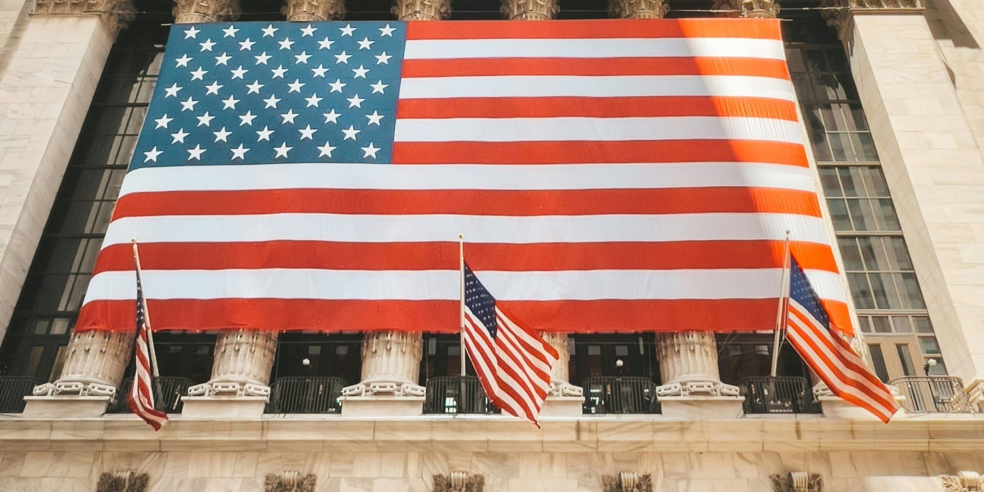 Wall Street Ends 2025 with Strong Gains Despite Late-Year Market Pullback