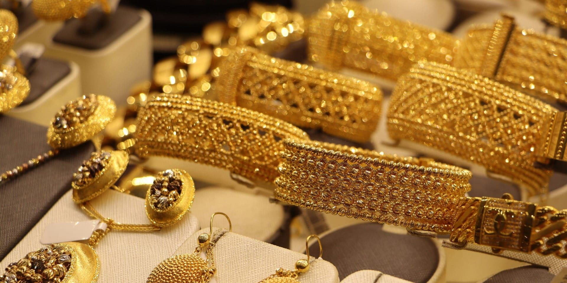 Gold and Silver Surge as Precious Metals Shine Bright During Holiday Trading Week