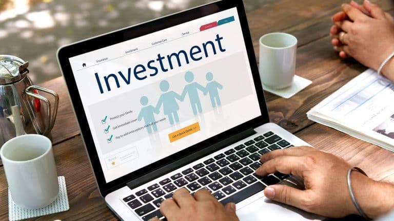 AI Investment Momentum Reshapes Technology and Capital Strategies at the Close of 2025