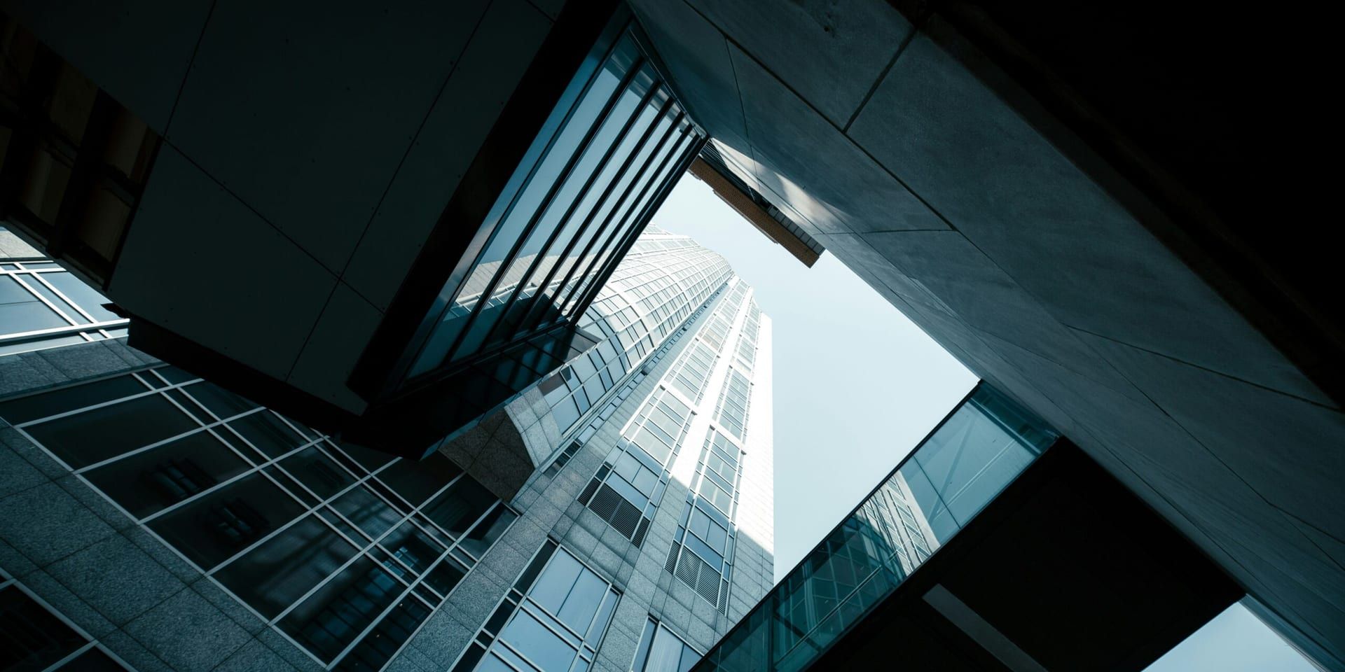 Corporate Leadership Adjusts Strategy Amid Intel’s Shift and Sector Weakness