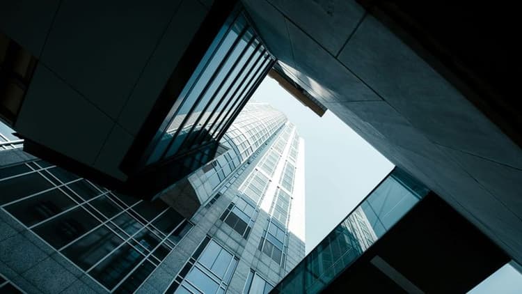 Corporate Leadership Adjusts Strategy Amid Intel’s Shift and Sector Weakness