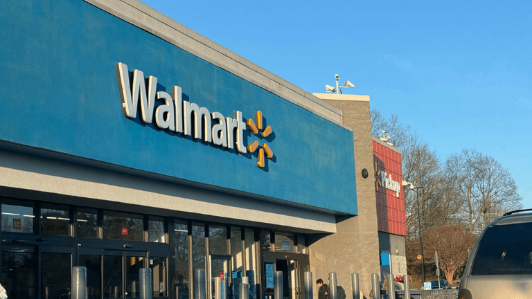 Walmart’s Q4 2025 Earnings and U.S. Market Reaction Highlight Investor Sentiment on