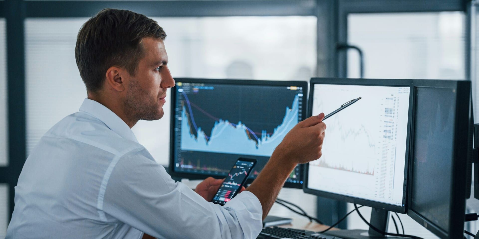 Divergence Between Stocks and Bonds Signals Economic Uncertainty