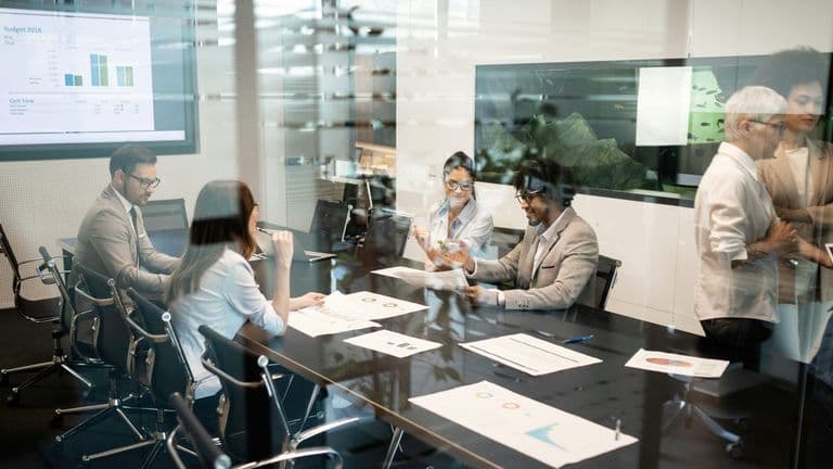 CEOs Reassess Workforce Strategy as AI and Automation Reshape Corporate Staffing