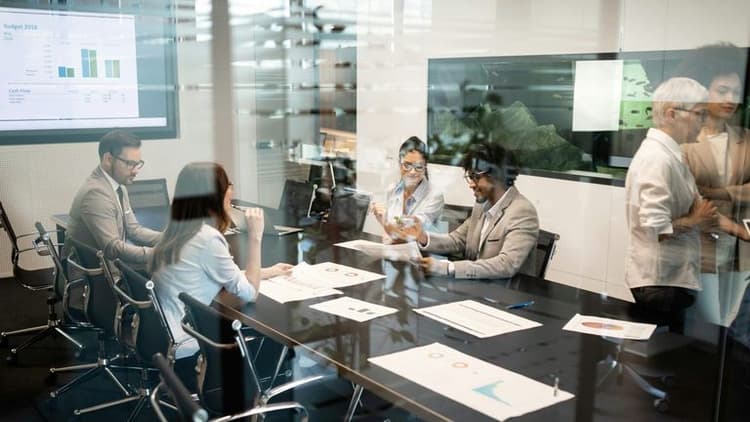CEOs Reassess Workforce Strategy as AI and Automation Reshape Corporate Staffing