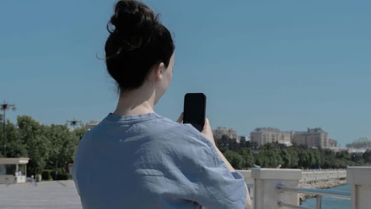 Tech Giants Gear Up for Record-Setting Summer with AI Innovations and 5G Expansion