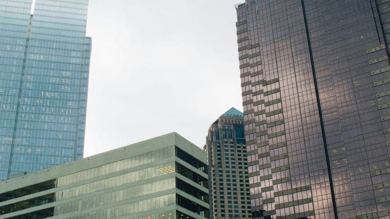 U.S. Banks Cautiously Explore Cryptocurrency Ventures