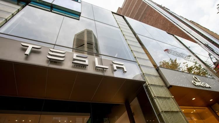Tesla Seeks Shareholder Buy-In for Ambitious CEO Pay Package Amid Market Volatility