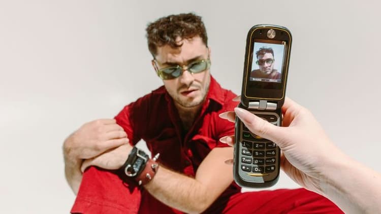 Motorola Expands Foldable Phone Line With New “Razr Fold” at CES 2026
